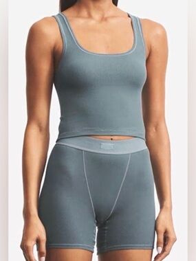SKIMS Ribbed Scoop Cropped Tank Top in Mineral, Sz XS
